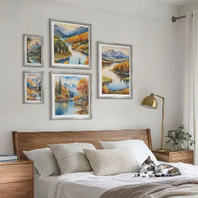Moderne schilderijen set met een landschap van bergrivieren en herfstbomen