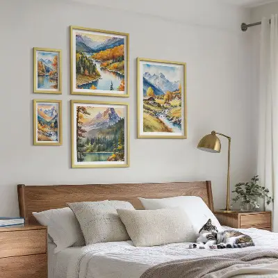 Gallery wall met berglandschappen van het rivierdal