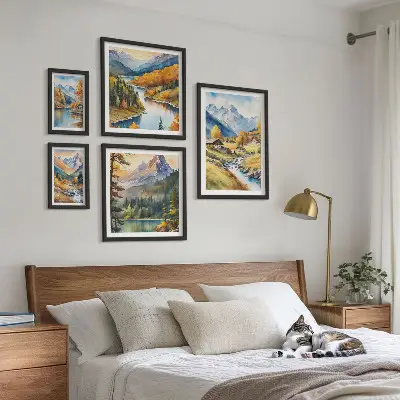 Gallery wall met berglandschappen van het rivierdal