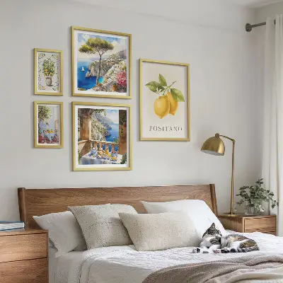 Set van moderne schilderijen met citrusaccenten in mediterrane stijl