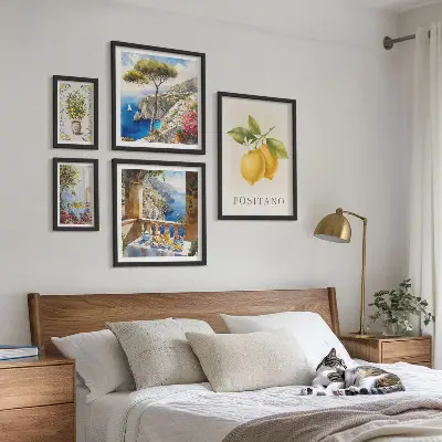Set van moderne schilderijen met citrusaccenten in mediterrane stijl