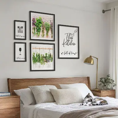 Wanddecoratie compositie keuken met kruiden en accessoires