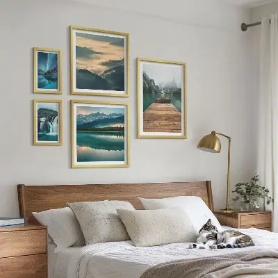 Schilderijen set met landschappen van watervallen en bergen