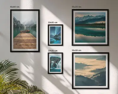 Schilderijen set met landschappen van watervallen en bergen