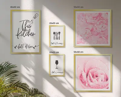 Set van moderne schilderijen met keukeninspiratie, rozen en accessoires