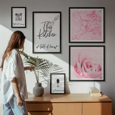 Set van moderne schilderijen met keukeninspiratie, rozen en accessoires