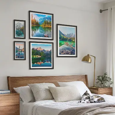 Moderne schilderijen set met berglandschappen, meren en bossen