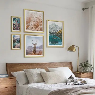 Set van moderne schilderijen met berglandschappen en natuurschoon