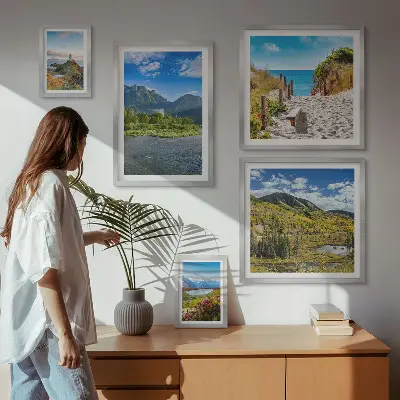 Moderne schilderijenset met landschappen van bergen en stranden