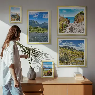 Moderne schilderijenset met landschappen van bergen en stranden