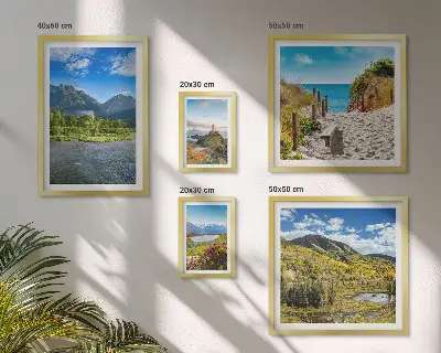 Moderne schilderijenset met landschappen van bergen en stranden