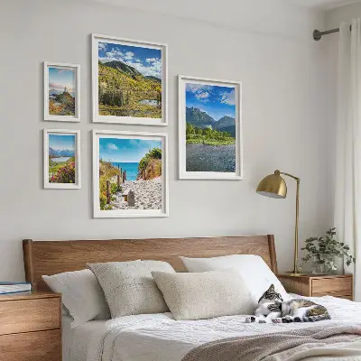 Moderne schilderijenset met landschappen van bergen en stranden