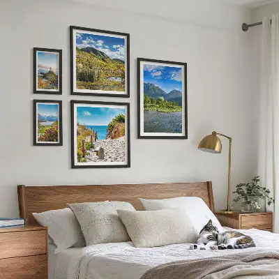 Moderne schilderijenset met landschappen van bergen en stranden