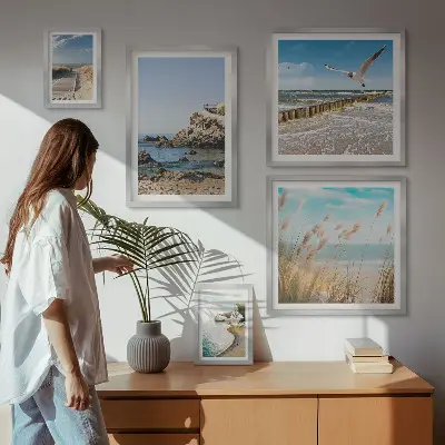 Gallery wall met strandlandschappen aan zee