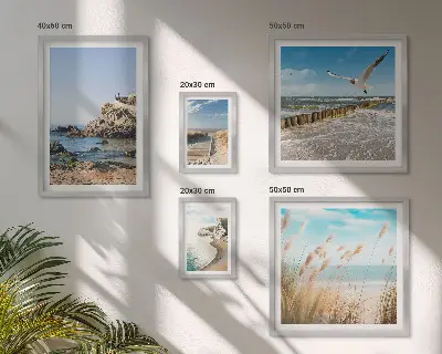 Gallery wall met strandlandschappen aan zee