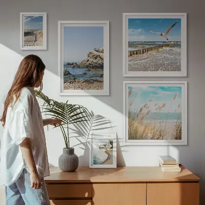 Gallery wall met strandlandschappen aan zee
