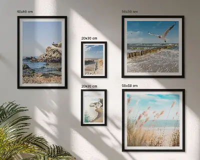 Gallery wall met strandlandschappen aan zee