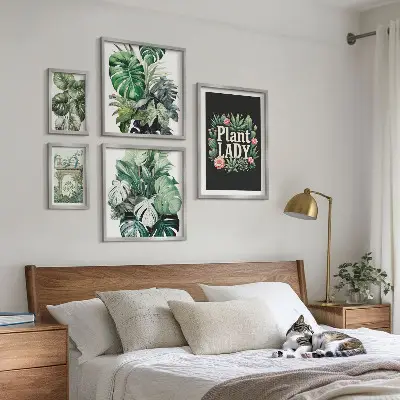 Gallerijmuur met groene accenten in boho-stijl
