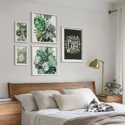 Gallerijmuur met groene accenten in boho-stijl