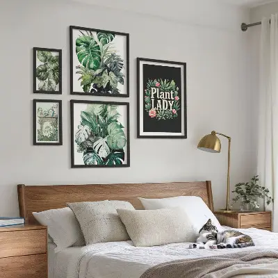 Gallerijmuur met groene accenten in boho-stijl