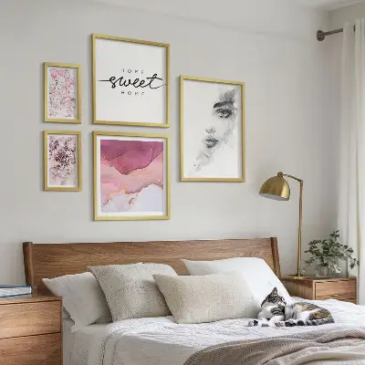 Wanddecoratie compositie vrouwenportretten met bloemen in pasteltinten