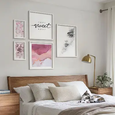 Wanddecoratie compositie vrouwenportretten met bloemen in pasteltinten
