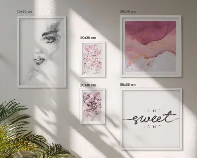 Wanddecoratie compositie vrouwenportretten met bloemen in pasteltinten