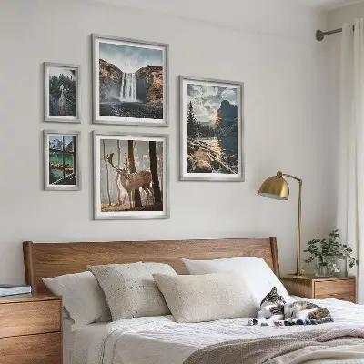 Set van moderne schilderijen met landschappen, natuur, watervallen en fauna