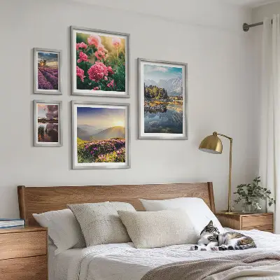 Moderne schilderijen set met landschappen, natuur, bloemen en bergen