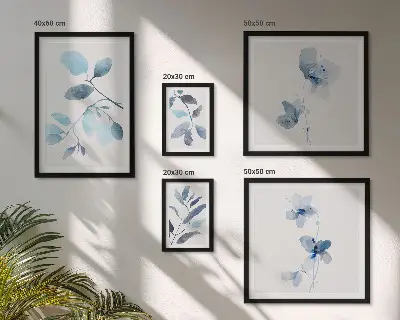 Blauwe plantaccenten wanddecoratie met compositie