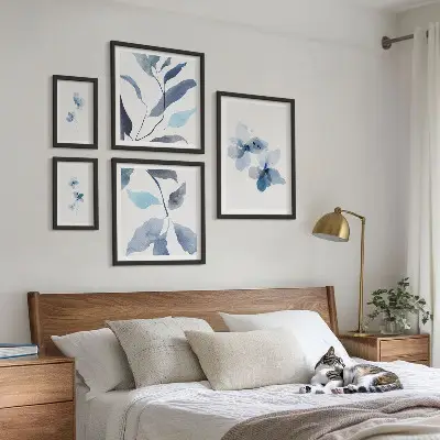 Moderne schilderijen set met stijlvolle aquarelbloemen