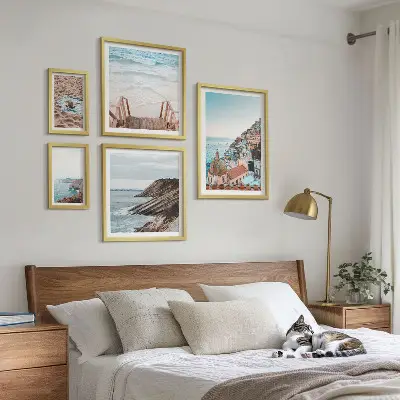Moderne schilderijen set met Italiaanse stadjes, stranden en ontspanning