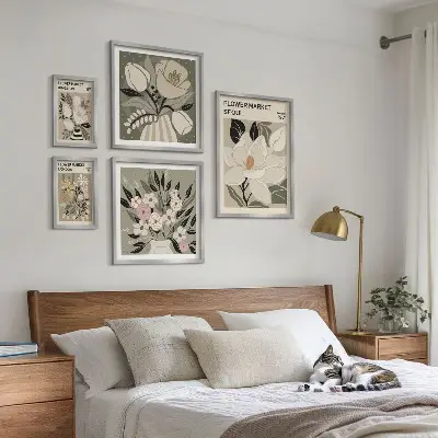 Gallery wall met bloemenpatronen uit Londen en Seoul