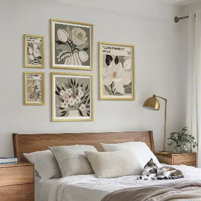 Gallery wall met bloemenpatronen uit Londen en Seoul