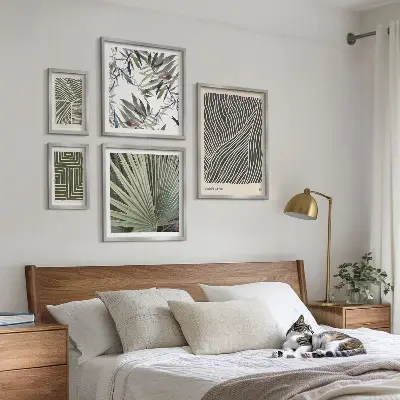 Set van moderne schilderijen met minimalistische patronen van planten