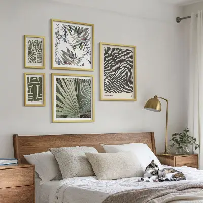 Set van moderne schilderijen met minimalistische patronen van planten