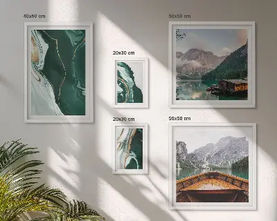 Set van moderne schilderijen met groene landschappen van water en bergen