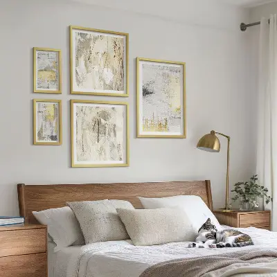 Gallery wall met stijlvolle abstracte patronen