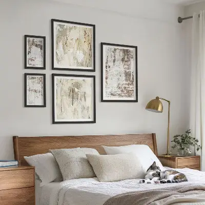 Set van moderne schilderijen met abstracte neutrale composities