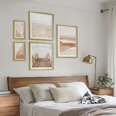 Gallery wall met minimalistische stranden en bergen