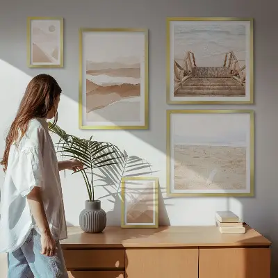 Gallery wall met minimalistische stranden en bergen