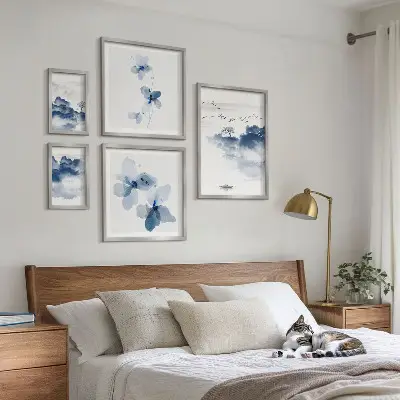 Moderne schilderijen set met landschappen, bloemen en water in een rustige stijl