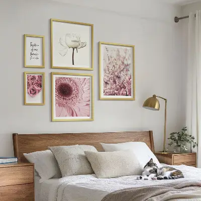 Moderne schilderijen set met romantische bloemaccenten