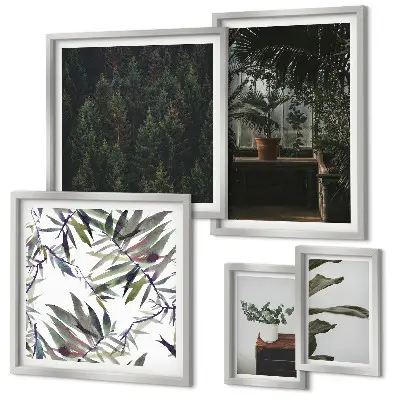 Wanddecoratie compositie met plantenmotieven in een groene oase