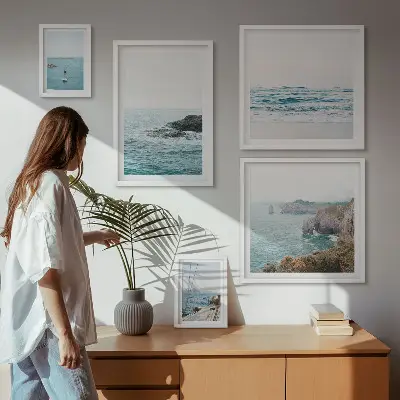 Gallery wall met rustig uitzicht op zee, stranden en kliffen