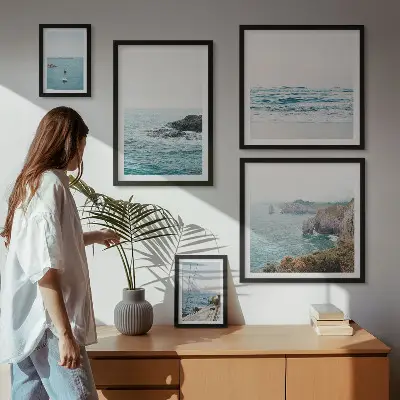 Gallery wall met rustig uitzicht op zee, stranden en kliffen