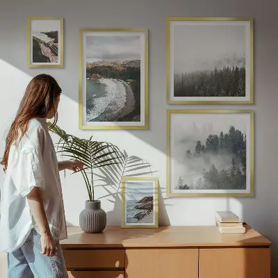 Moderne schilderijenset met kustlandschappen en bergbossen