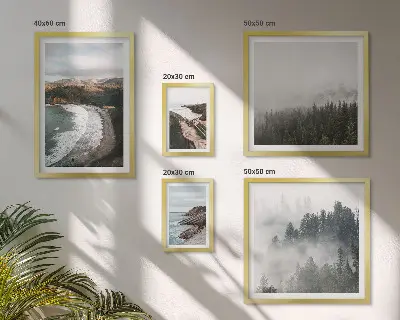 Moderne schilderijenset met kustlandschappen en bergbossen