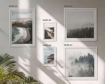 Moderne schilderijenset met kustlandschappen en bergbossen