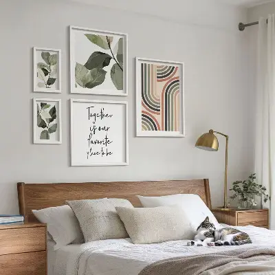 Moderne schilderijenset met stijlvolle bloemen en geometrische vormen